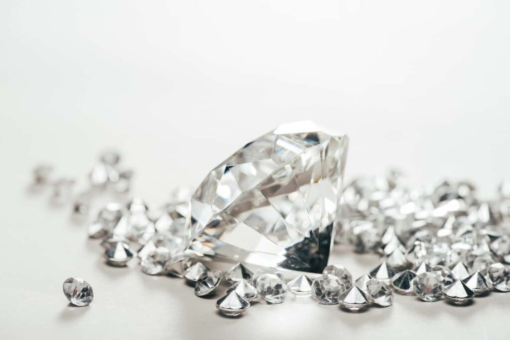 selective focus of sparkling pure big diamond amon 2022 12 16 16 44 22 utc min